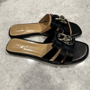 Nine West Black and Tan Slide Sandals